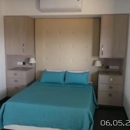 Neptune Paphos 아파트호텔