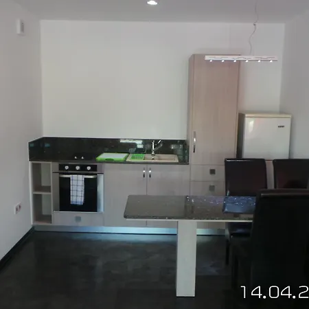 Neptune Paphos 아파트호텔