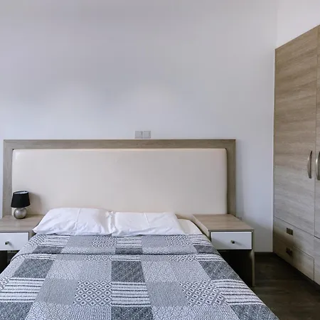 Neptune Paphos 아파트호텔