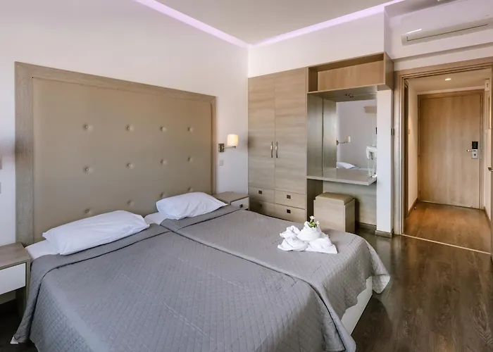 Neptune Paphos Aparthotel