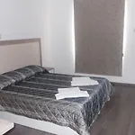 Neptune Paphos מלון דירות 4*