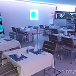 Neptune Paphos מלון דירות קורל ביי