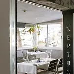 Neptune Paphos Korall-öböl