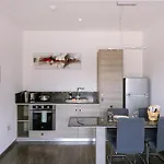 Neptune Paphos מלון דירות 4*