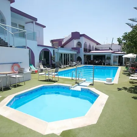 Neptune Paphos 3* Coral Bay