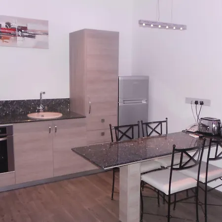 Neptune Paphos 4* 珊瑚湾