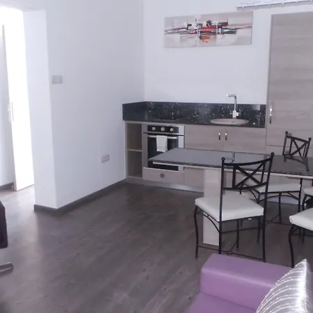 公寓式酒店 Neptune Paphos 4*