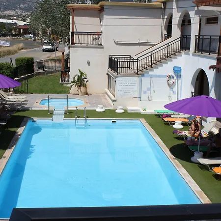 Neptune Paphos 公寓式酒店 珊瑚湾