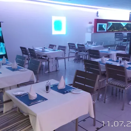 Neptune Paphos Apartmanhotel Korall-öböl