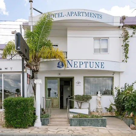 Neptune Paphos 公寓式酒店