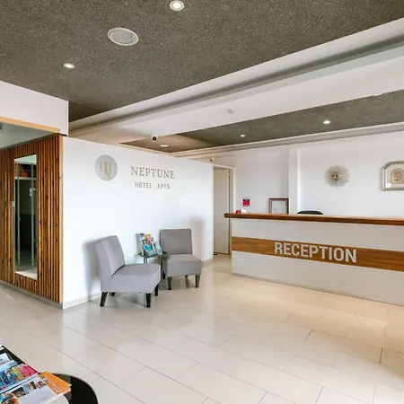 アパートホテル Neptune Paphos 4*