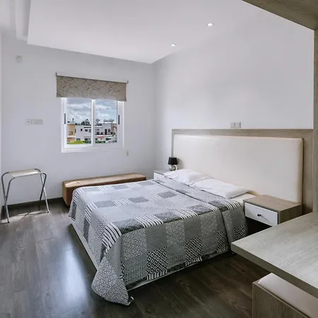 Neptune Paphos 珊瑚湾