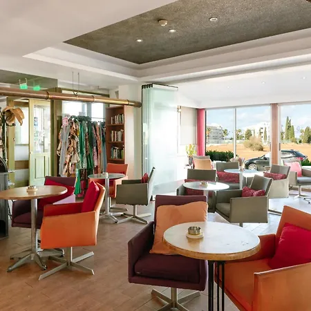 公寓式酒店 Neptune Paphos 珊瑚湾