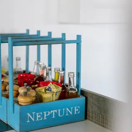 Neptune Paphos 公寓式酒店