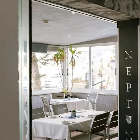 Neptune Paphos 珊瑚湾