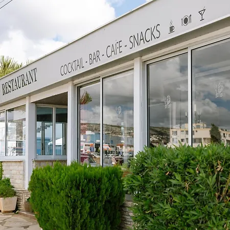 Neptune Paphos 4* Korall-öböl