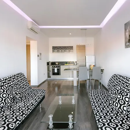 Neptune Paphos Apartmanhotel 4*