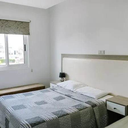 公寓式酒店 Neptune Paphos 珊瑚湾