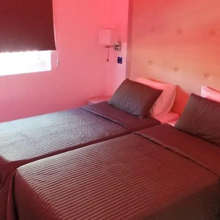 Aparthotel Neptune Paphos 3*