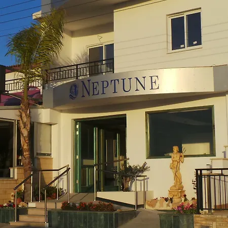 Aparthotel Neptune Paphos Coral Bay