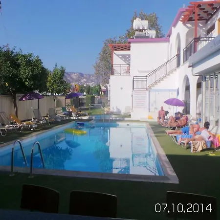 Aparthotel Neptune Paphos 3*