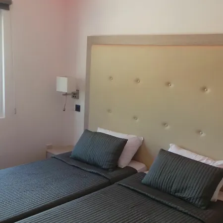 Aparthotel Neptune Paphos 3*