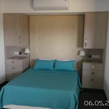 Aparthotel Neptune Paphos 3*