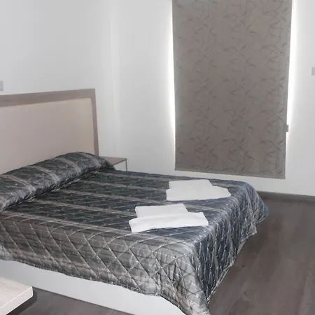 Neptune Paphos Aparthotel 3*