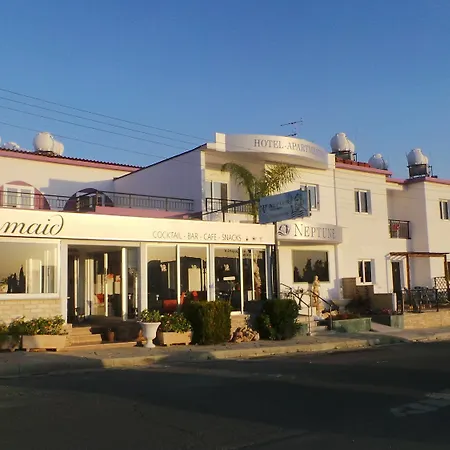 Neptune Paphos Aparthotel