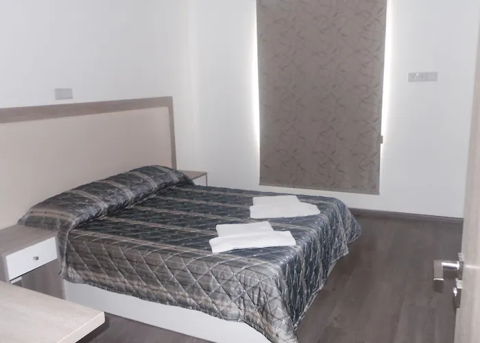 Neptune Paphos Apartmanhotel 4*