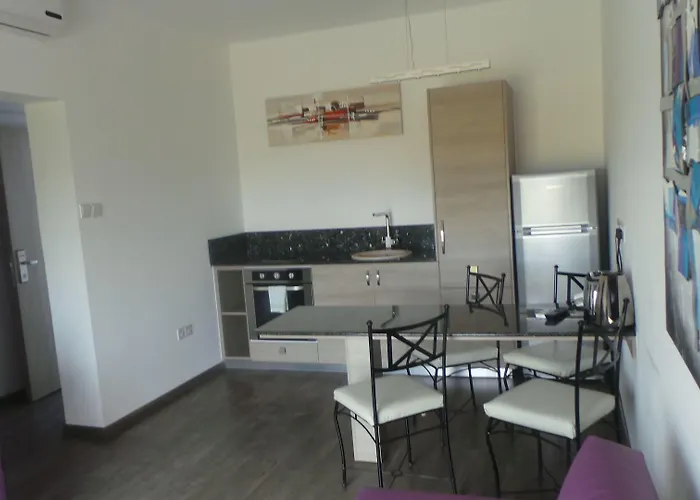 Neptune Paphos アパートホテル コーラル・ベイ