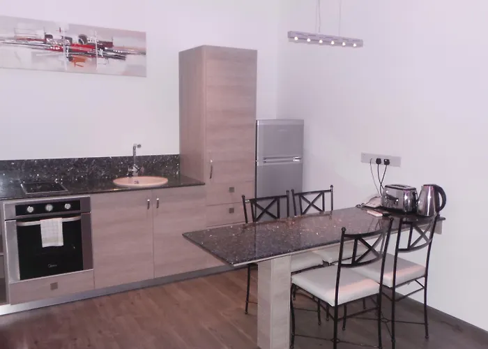 Neptune Paphos 4* Korall-öböl