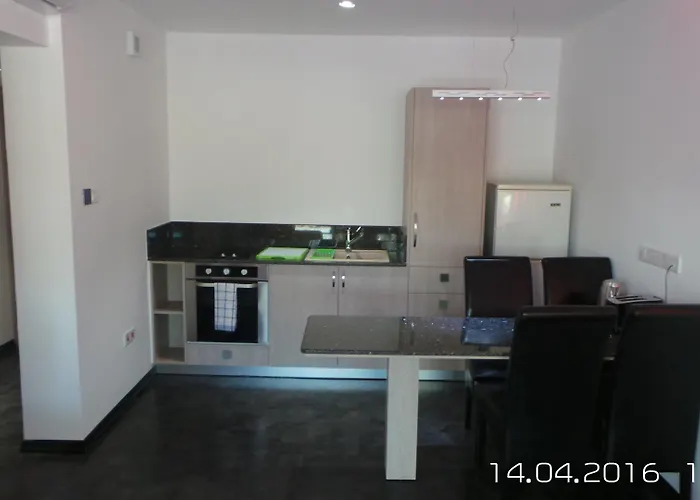 Neptune Paphos Apartmanhotel