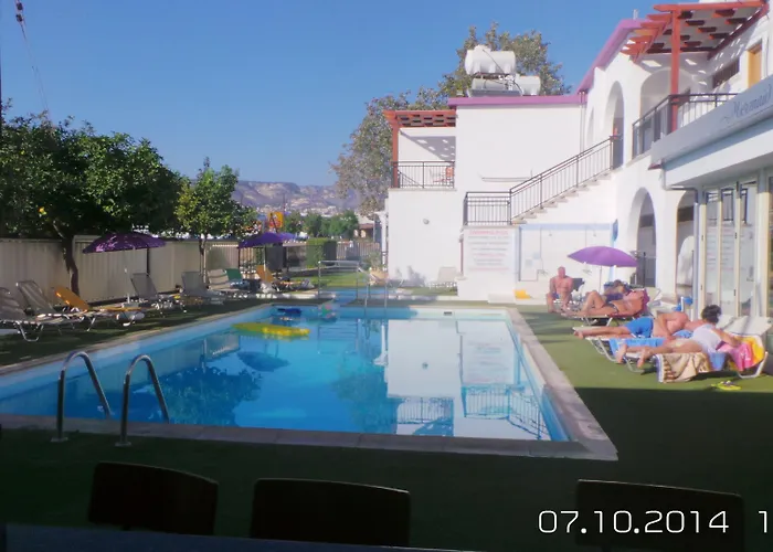 Neptune Paphos Aparthotel