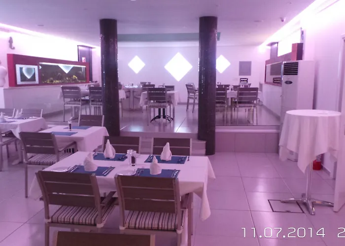 Neptune Paphos Apartmanhotel