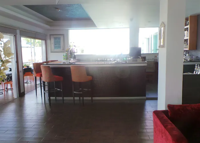 Neptune Paphos アパートホテル コーラル・ベイ