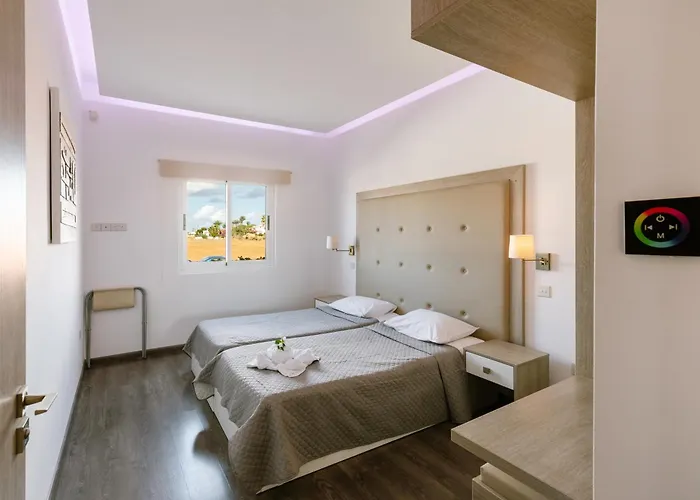 Neptune Paphos 4* コーラル・ベイ