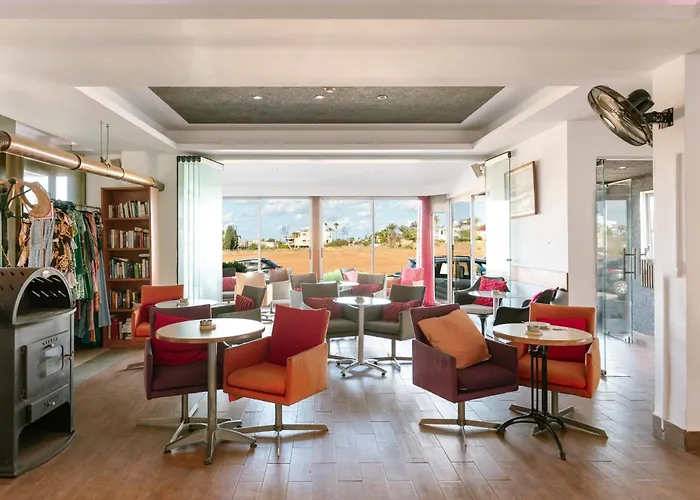 Neptune Paphos Aparthotel