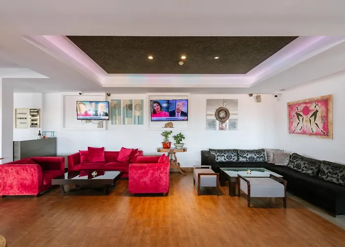 Neptune Paphos Aparthotel