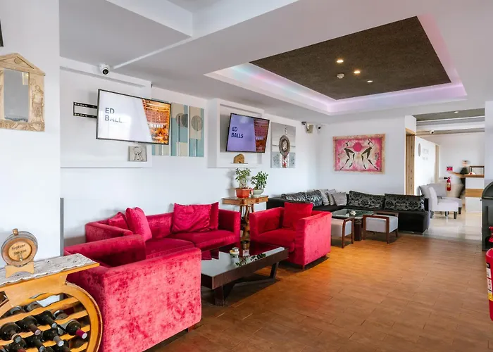 Neptune Paphos Apartmanhotel 4*