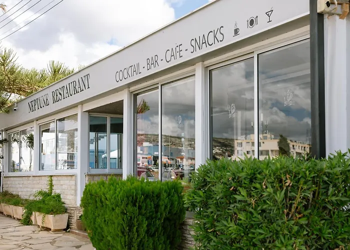 Neptune Paphos 4* Korall-öböl