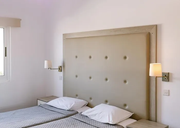 Neptune Paphos Apartmanhotel Korall-öböl