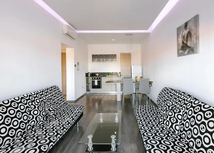 Neptune Paphos Apartmanhotel 4*