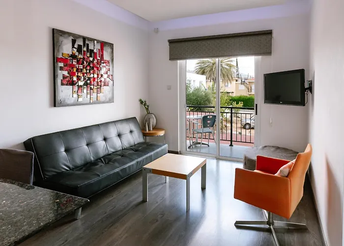 Neptune Paphos アパートホテル